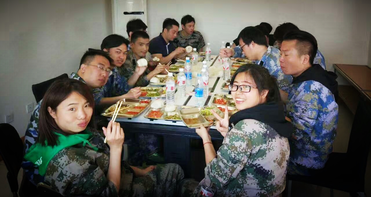 “團結(jié)一心，勇往直前”-2017萬興通達(dá)拓展活動