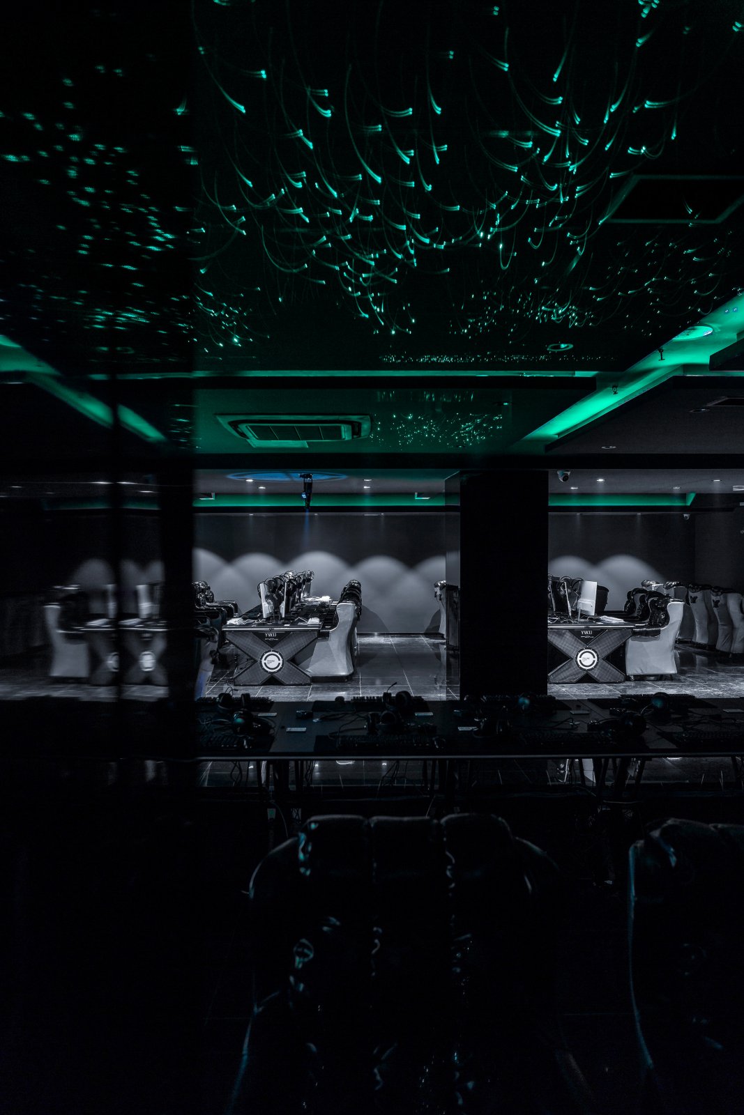 北京萬興通達(dá)辦公裝修項目-豪華網(wǎng)吧裝修效果圖