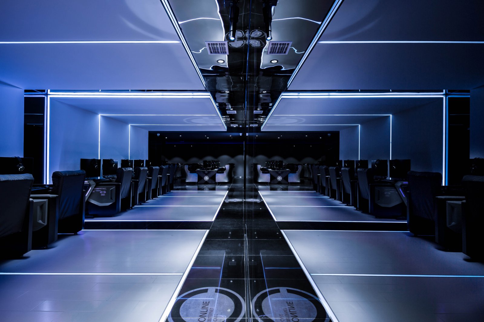 北京萬興通達(dá)辦公裝修項目-豪華網(wǎng)吧裝修效果圖