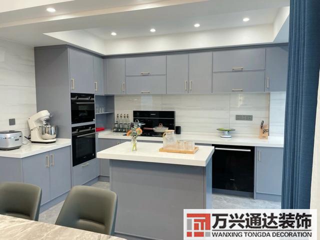 簡約風(fēng)格裝修效果裝修現(xiàn)代簡約風(fēng)格圖片