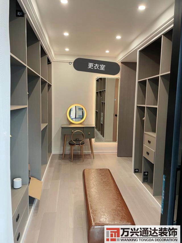 簡約風(fēng)格裝修效果裝修現(xiàn)代簡約風(fēng)格圖片