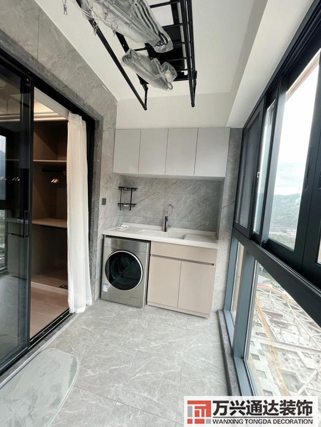 簡約風(fēng)格裝修效果裝修現(xiàn)代簡約風(fēng)格圖片