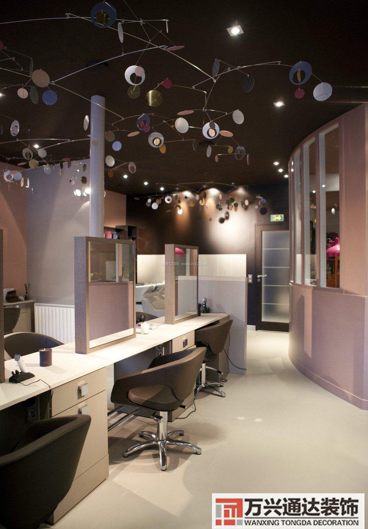 日本美發(fā)店裝修日本美發(fā)店門頭裝修圖